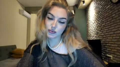 Snapshot of hi_lina chatting on June 2026 02:22:01 AM Hi lina online show from June 2026 02:22:01 AM