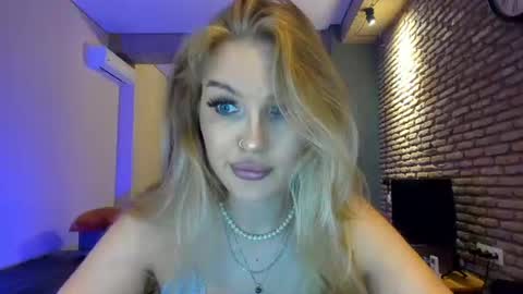 Snapshot of hi_lina chatting on June 2026 02:38:01 AM Hi lina online show from June 2026 02:38:01 AM