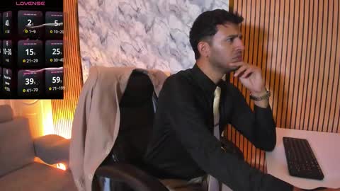 Snapshot of hiddenoffice chatting on October 2025 01:48:02 AM George online show from October 2025 01:48:02 AM