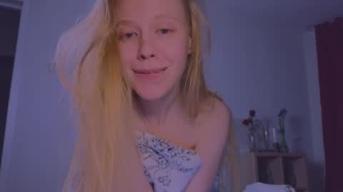 Chloe online show from March 2025 03:00:01 AM