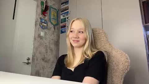 Snapshot of hilarianimocks chatting on July 2026 07:28:02 AM Emma online show from July 2026 07:28:02 AM