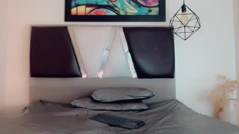 Hilary Avilan online show from November 2025 07:07:02 PM