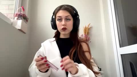 Hi Im Elizabeth online show from October 2025 01:43:02 PM