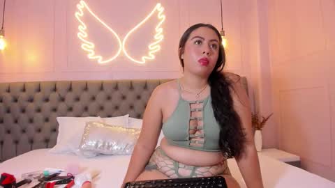 Snapshot of hillary_bigbutt chatting on March 2026 03:34:02 AM Hillary online show from March 2026 03:34:02 AM