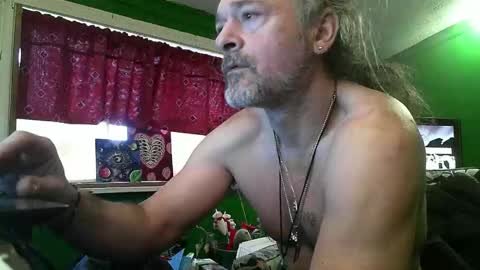 Snapshot of hippiedad333 chatting on February 2026 02:40:02 PM hippiedad333 online show from February 2026 02:40:02 PM