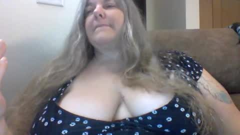 Snapshot of hippysnewhere chatting on June 2026 06:10:02 PM hippysnewhere online show from June 2026 06:10:02 PM