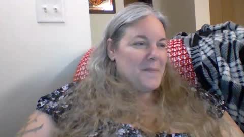 Snapshot of hippysnewhere chatting on June 2026 11:38:02 PM hippysnewhere online show from June 2026 11:38:02 PM