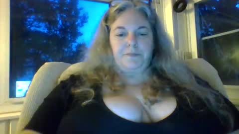hippysnewhere online show from June 2026 09:14:01 AM