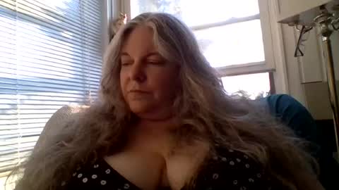 hippysnewhere online show from June 2026 10:18:01 AM