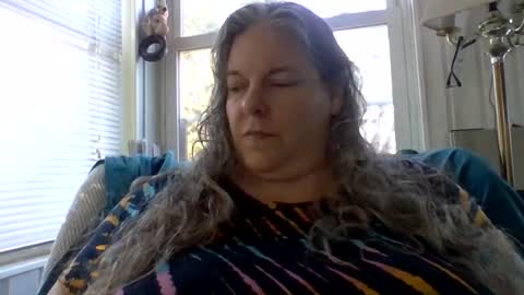 hippysnewhere online show from June 2026 10:34:01 PM