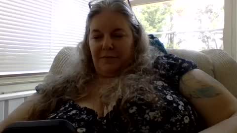 hippysnewhere online show from June 2026 03:05:01 PM