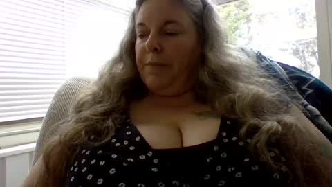 hippysnewhere online show from June 2026 05:18:02 PM