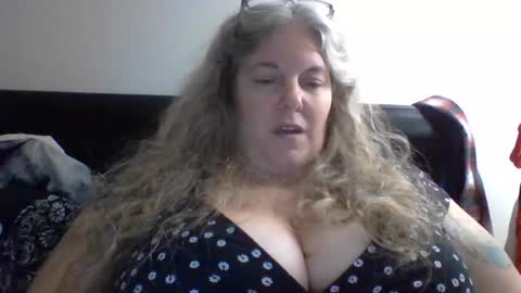 hippysnewhere online show from July 2026 05:31:02 AM