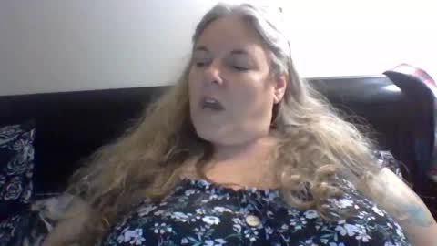 hippysnewhere online show from July 2026 09:03:01 AM