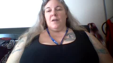 hippysnewhere online show from August 2026 07:13:02 PM