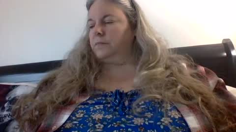 hippysnewhere online show from August 2026 10:41:01 PM