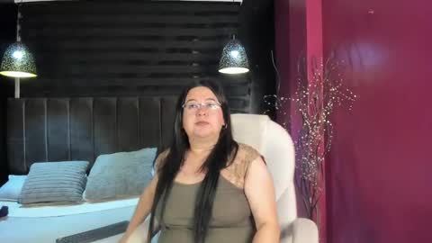 Snapshot of hirenne_ chatting on October 2025 07:20:02 AM Hirenne online show from October 2025 07:20:02 AM