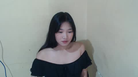 Snapshot of hoelykalea chatting on May 2026 01:52:01 PM Kalea3 online show from May 2026 01:52:01 PM