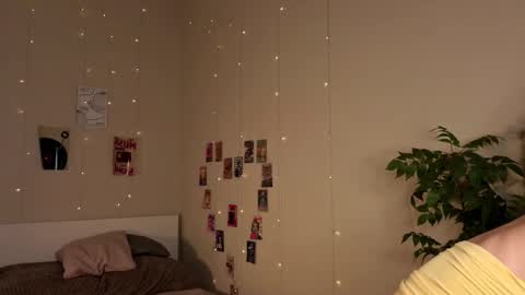 Moni Monica online show from October 2025 08:06:01 AM