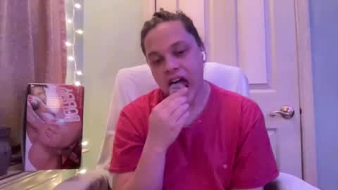 Snapshot of holly23hopefull chatting on December 2024 01:26:02 AM Hollys Drive threw Side Of CB. online show from December 2024 01:26:02 AM