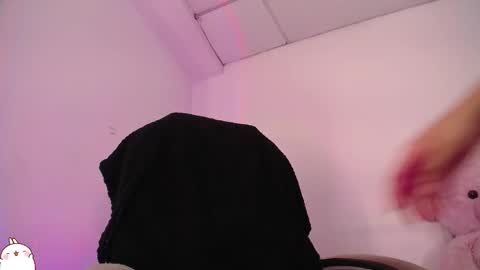 holly_16 online show from October 2025 12:44:01 AM