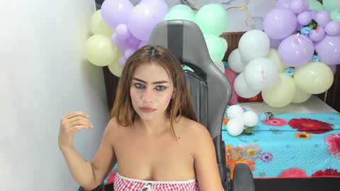 Holly 22 online show from April 2026 11:00:01 AM