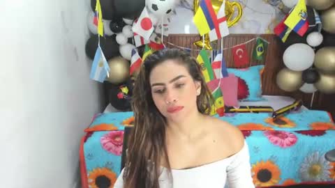 Snapshot of holly_22 chatting on July 2026 11:01:02 AM Holly 22 online show from July 2026 11:01:02 AM