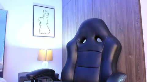 Snapshot of holly_29_m chatting on February 2025 07:49:01 AM Mara online show from February 2025 07:49:01 AM