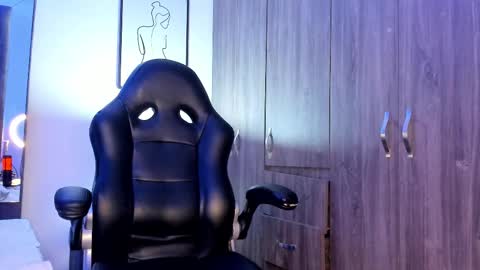Snapshot of holly_29_m chatting on February 2025 06:42:02 AM Mara online show from February 2025 06:42:02 AM