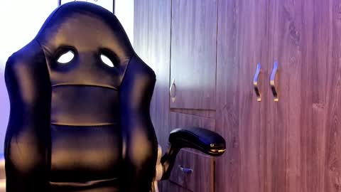 Snapshot of holly_29_m chatting on February 2025 08:51:02 AM Mara online show from February 2025 08:51:02 AM