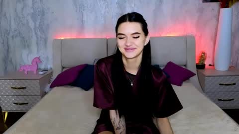 Snapshot of holly_beck chatting on May 2026 12:41:01 AM Holly online show from May 2026 12:41:01 AM