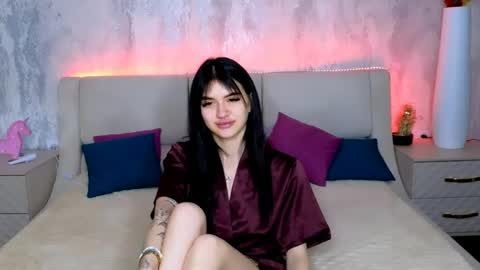 Snapshot of holly_beck chatting on May 2026 01:56:01 AM Holly online show from May 2026 01:56:01 AM