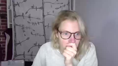 holly_bourbon online show from October 2025 08:20:02 PM