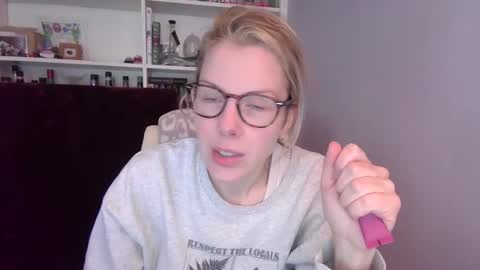 holly_bourbon online show from March 2026 07:09:01 PM