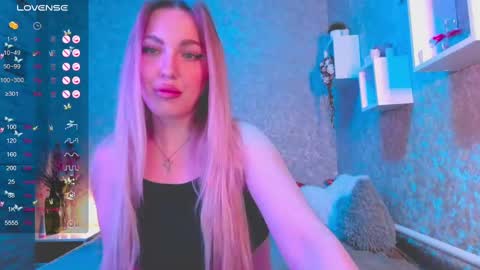 holly_molly8 online show from December 2024 08:54:01 PM