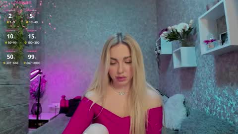 holly_molly8 online show from October 2025 07:03:01 PM