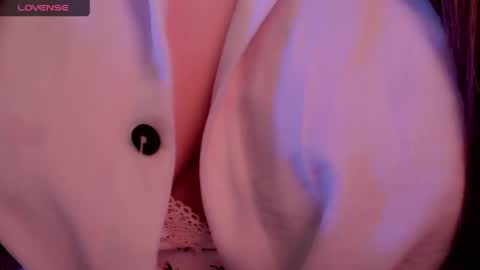 Snapshot of holly_molly_69 chatting on May 2026 03:34:01 AM Molly online show from May 2026 03:34:01 AM