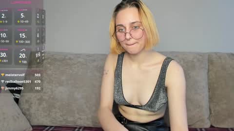 Snapshot of holly_pollyy chatting on January 2025 08:49:02 AM Polly online show from January 2025 08:49:02 AM