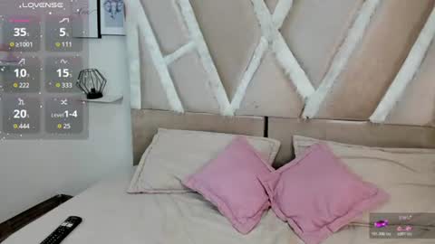 Snapshot of holly_rose69 chatting on July 2026 05:01:01 AM Holly online show from July 2026 05:01:01 AM