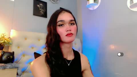 Snapshot of holly_sunshine69 chatting on December 2024 01:25:01 AM Apple online show from December 2024 01:25:01 AM