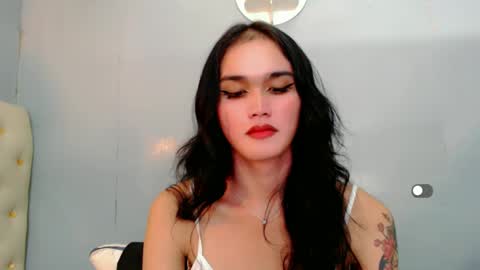 Snapshot of holly_sunshine69 chatting on December 2024 02:22:02 PM Apple online show from December 2024 02:22:02 PM