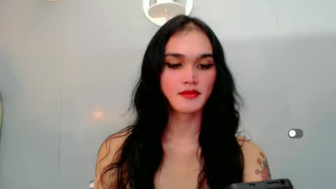 Snapshot of holly_sunshine69 chatting on January 2025 09:34:01 AM Apple online show from January 2025 09:34:01 AM