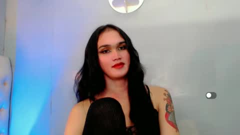 Snapshot of holly_sunshine69 chatting on January 2025 12:35:01 PM Apple online show from January 2025 12:35:01 PM