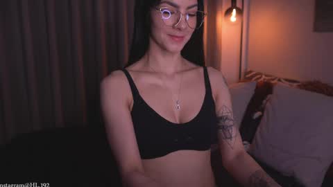 Holly Linder online show from April 2026 06:19:01 AM