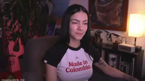 Snapshot of hollylinder_ chatting on June 2026 01:28:02 AM Holly Linder online show from June 2026 01:28:02 AM