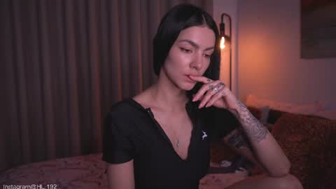 Snapshot of hollylinder_ chatting on June 2026 05:12:01 AM Holly Linder online show from June 2026 05:12:01 AM