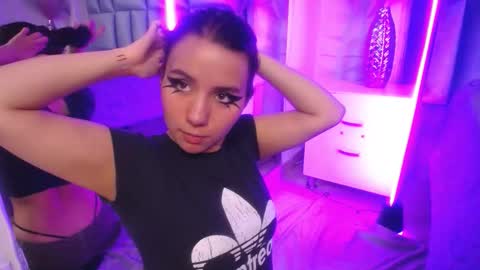 hollypeach_ online show from March 2026 07:50:01 PM