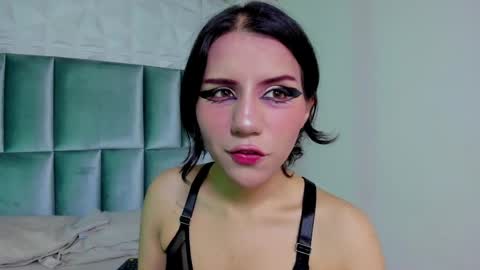Snapshot of hollypeach_ chatting on April 2026 08:57:02 PM hollypeach_ online show from April 2026 08:57:02 PM