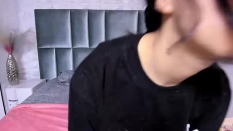 Snapshot of hollypeach_ chatting on June 2026 08:10:01 PM hollypeach_ online show from June 2026 08:10:01 PM