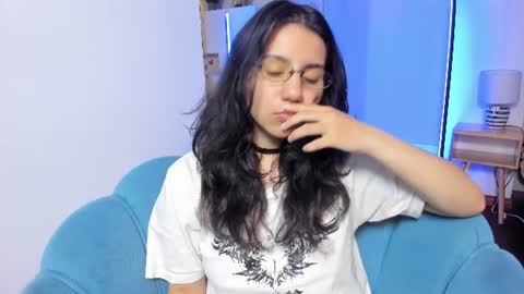 Snapshot of hollypeach_ chatting on July 2026 05:15:02 PM hollypeach_ online show from July 2026 05:15:02 PM